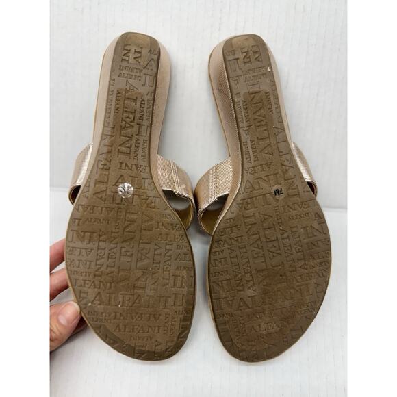 Alfani Women's Metallic Sandals Rose Gold Pink Embellished Flip Flops Thongs 7 - Picture 4 of 5